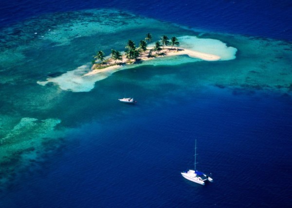 Goff’s Caye: Visit the isolated island in the sea and have a luxurious time not doing anything!